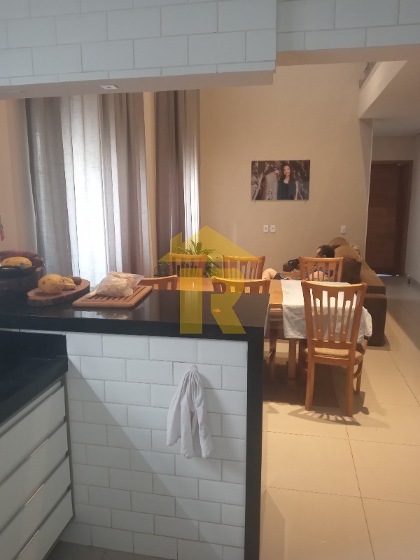 Casa de Condomínio com 3 quartos à venda, 196m² — foto 11 de 21