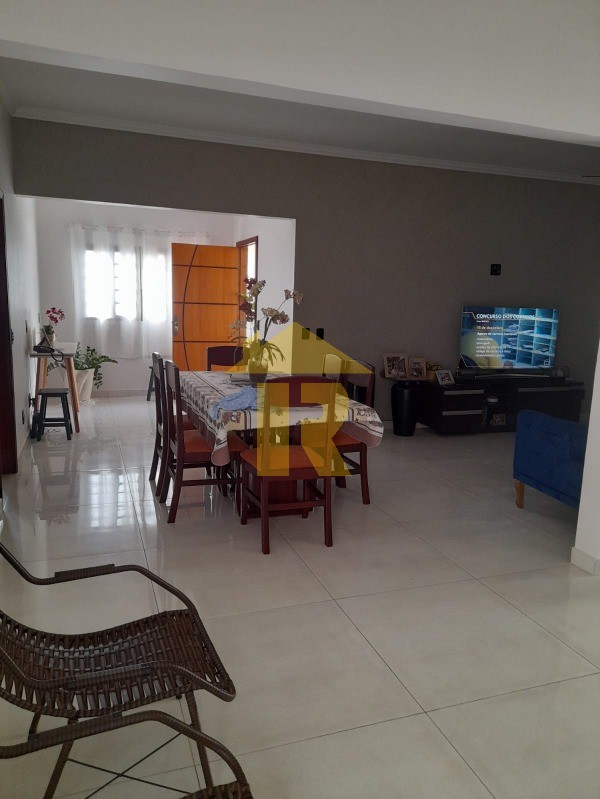 Casa com 3 quartos à venda, 141m² — foto 6 de 33