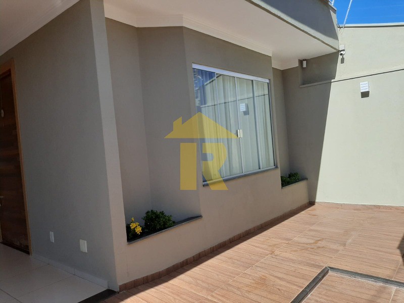 Casa com 3 quartos à venda, 145m² — foto 2 de 19