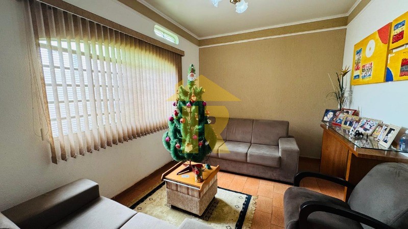 Casa com 3 quartos à venda, 180m² — foto 6 de 18