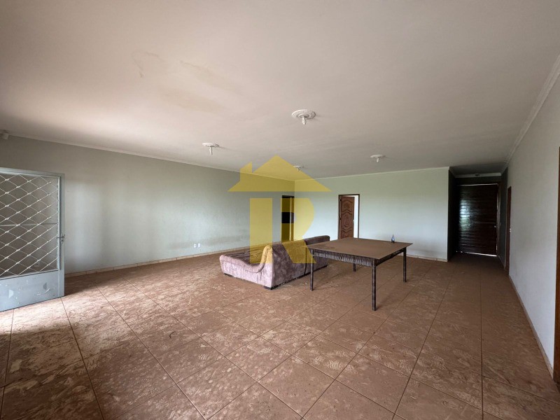 Casa com 3 quartos à venda, 450m² — foto 9 de 19