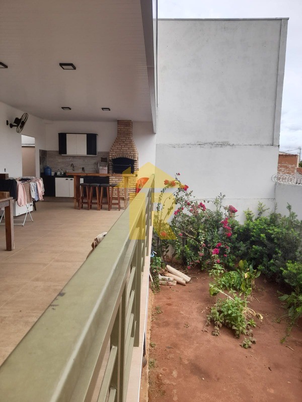 Casa com 3 quartos à venda, 141m² — foto 25 de 33