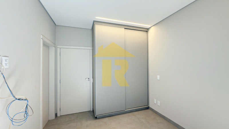 Casa de Condomínio com 3 quartos à venda, 225m² — foto 14 de 27