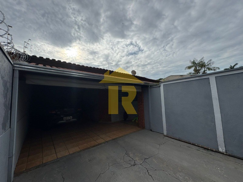 Casa com 3 quartos à venda, 175m² — foto 2 de 11