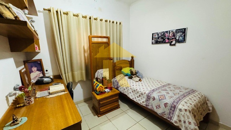 Casa com 3 quartos à venda, 180m² — foto 10 de 18