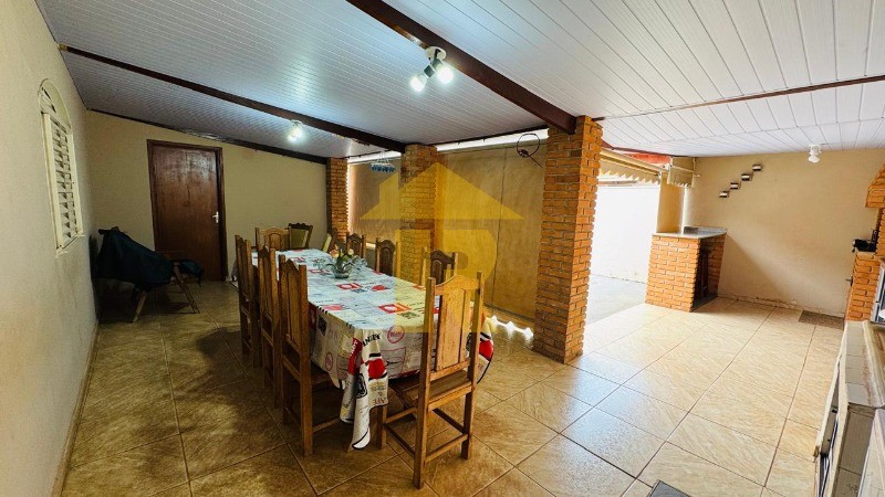 Casa com 3 quartos à venda, 180m² — foto 16 de 18