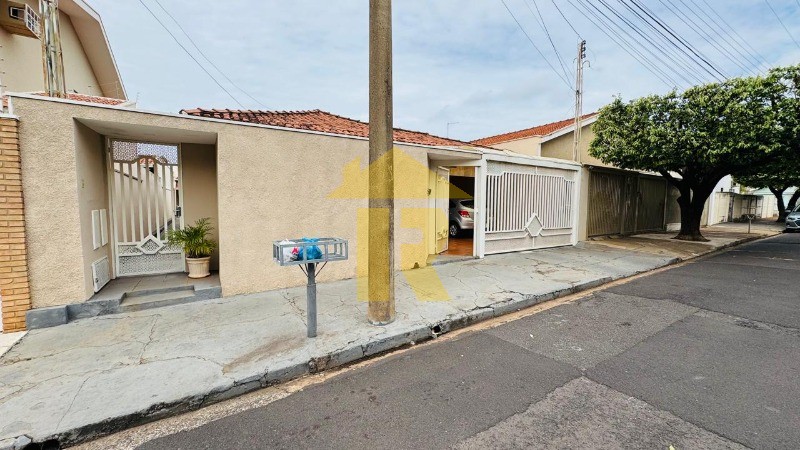 Casa com 3 quartos à venda, 180m² — foto 2 de 18