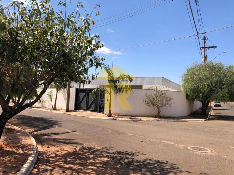 Casa de Condomínio com 4 quartos à venda, 551m² — foto 2 de 21