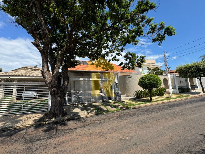 Casa com 3 quartos à venda, 500m² — foto 2 de 39