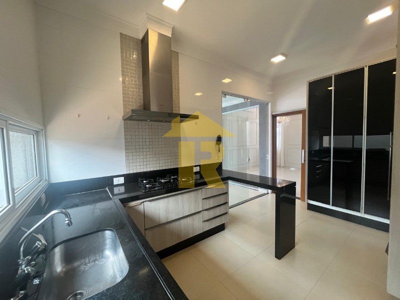 Casa de Condomínio com 4 quartos à venda e aluguel, 240m² — foto 17 de 24
