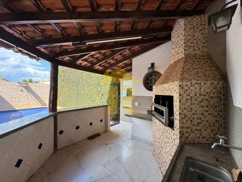 Casa com 3 quartos à venda, 500m² — foto 32 de 39