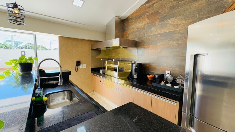 Casa de Condomínio com 4 quartos à venda, 300m² — foto 14 de 32
