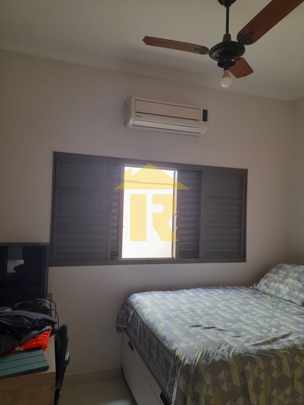 Casa com 3 quartos à venda, 141m² — foto 18 de 33