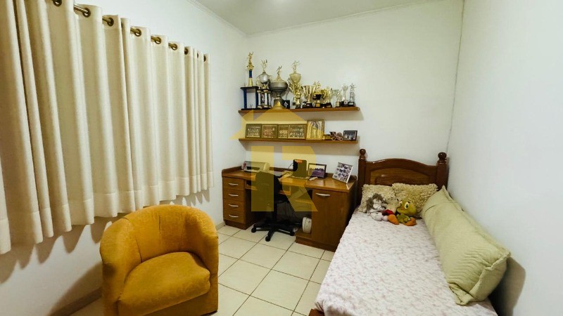 Casa com 3 quartos à venda, 180m² — foto 11 de 18