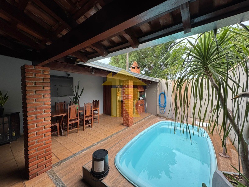 Casa com 3 quartos à venda, 175m² — foto 1 de 11