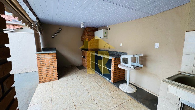 Casa com 3 quartos à venda, 180m² — foto 17 de 18