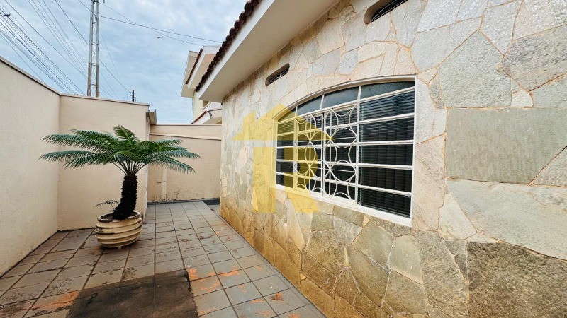 Casa com 3 quartos à venda, 180m² — foto 4 de 18