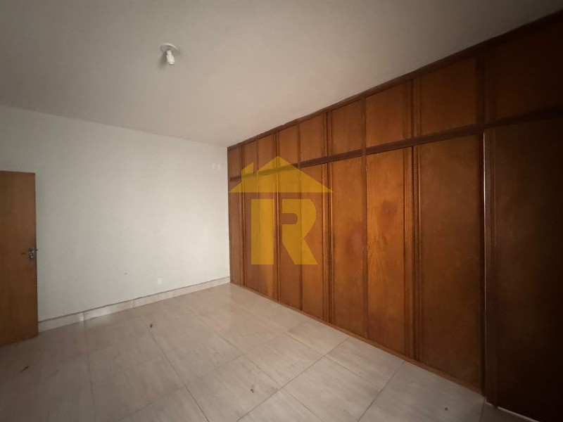 Casa com 3 quartos à venda, 450m² — foto 10 de 19