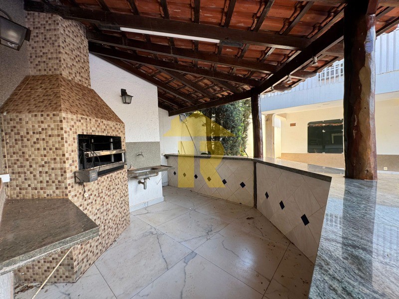Casa com 3 quartos à venda, 500m² — foto 33 de 39
