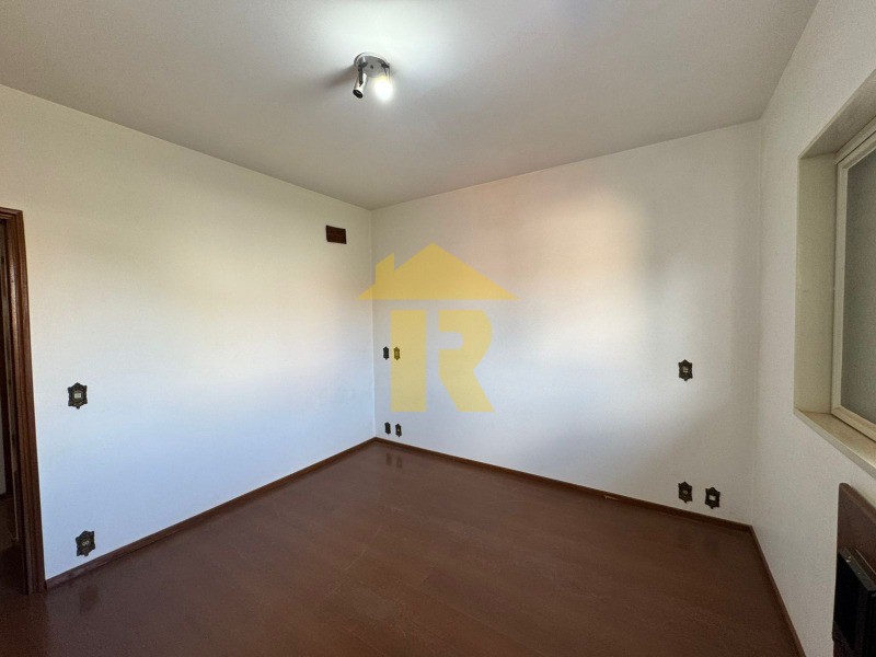 Casa com 3 quartos à venda, 500m² — foto 17 de 39