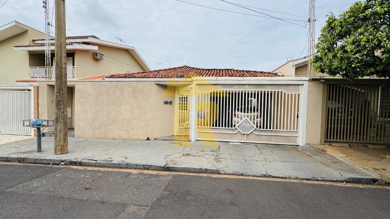 Casa com 3 quartos à venda, 180m² — foto 1 de 18