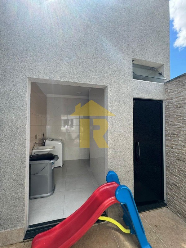 Casa com 3 quartos à venda, 180m² — foto 17 de 18