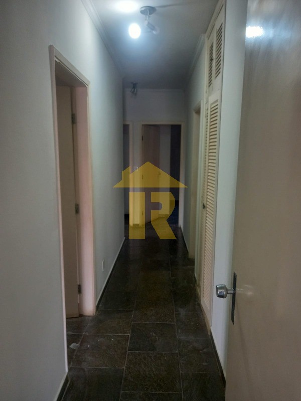 Casa com 4 quartos à venda, 240m² — foto 4 de 23