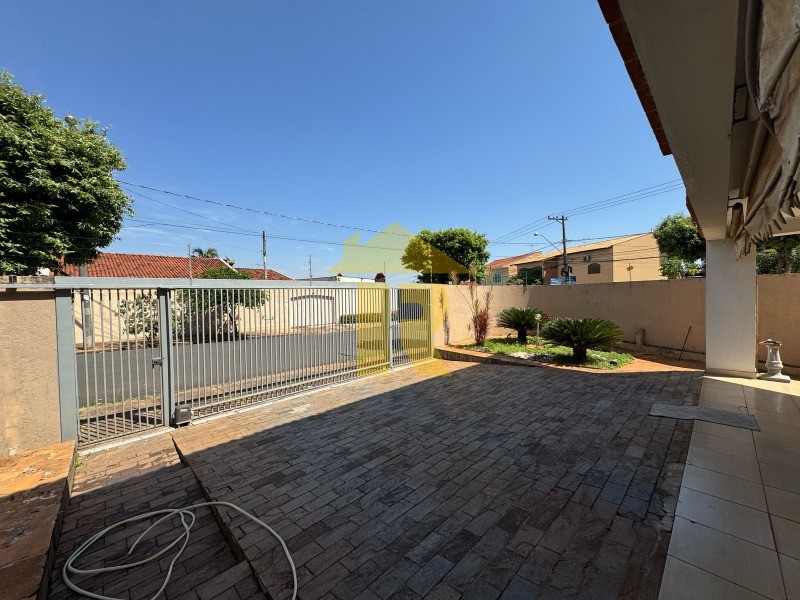 Casa com 5 quartos à venda e aluguel, 465m² — foto 4 de 22