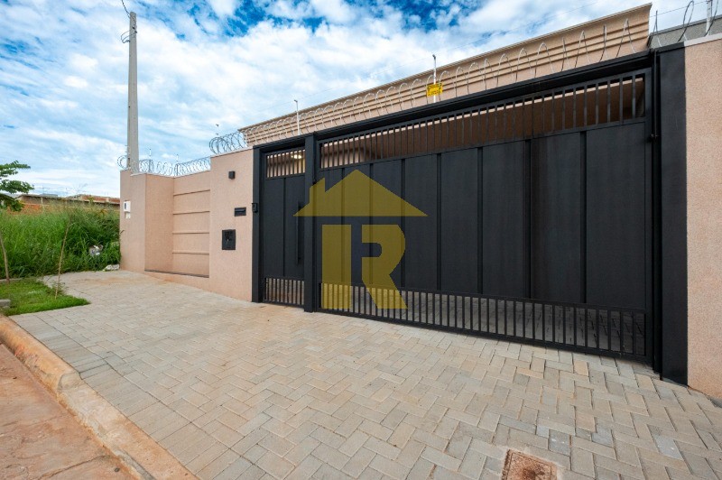 Casa com 3 quartos à venda, 120m² — foto 2 de 21