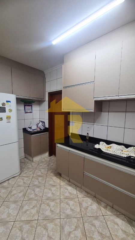 Casa de Condomínio com 3 quartos à venda, 245m² — foto 19 de 34