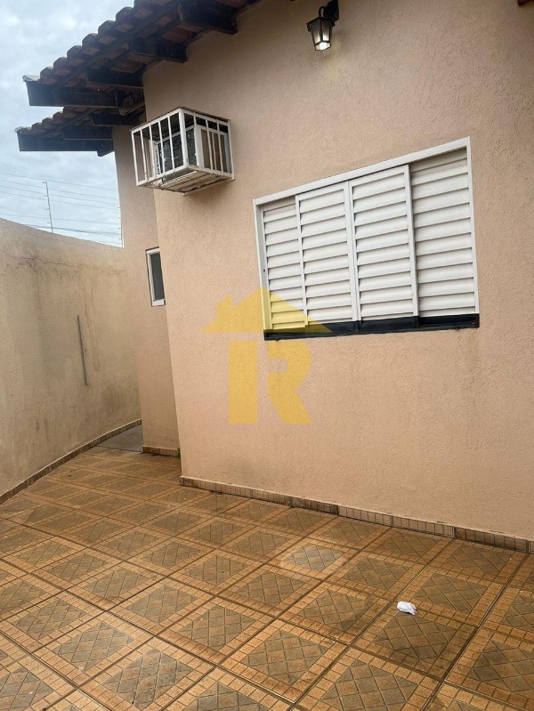 Casa com 3 quartos à venda, 135m² — foto 2 de 19