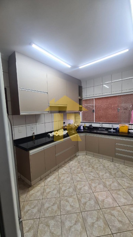 Casa de Condomínio com 3 quartos à venda, 245m² — foto 17 de 34