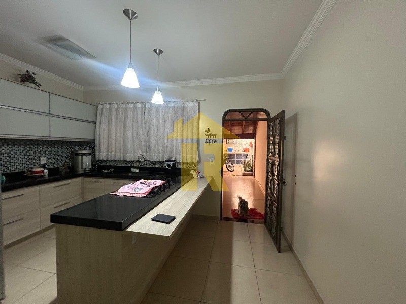 Casa com 3 quartos à venda, 269m² — foto 19 de 27