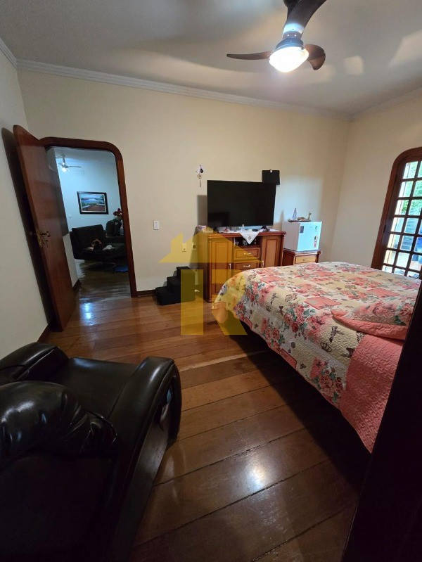 Casa com 4 quartos à venda, 772m² — foto 18 de 38