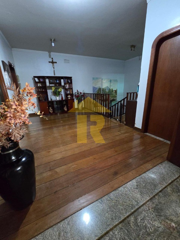 Casa com 4 quartos à venda, 772m² — foto 16 de 38