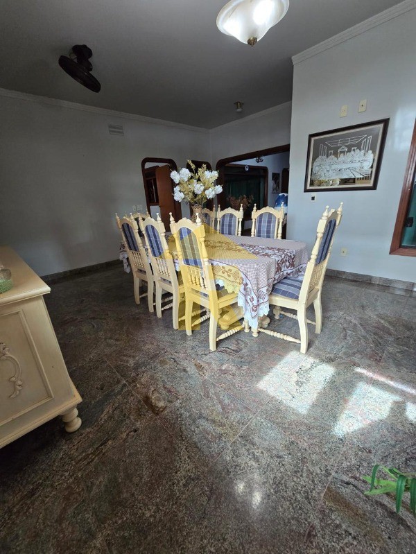 Casa com 4 quartos à venda, 772m² — foto 23 de 38