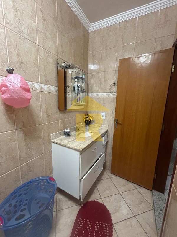 Casa com 3 quartos à venda, 269m² — foto 9 de 27