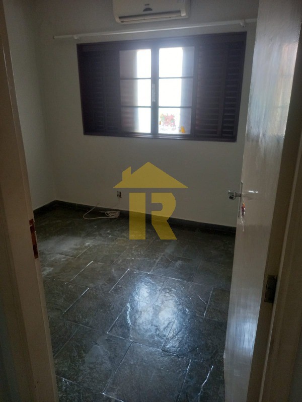 Casa com 4 quartos à venda, 240m² — foto 19 de 23
