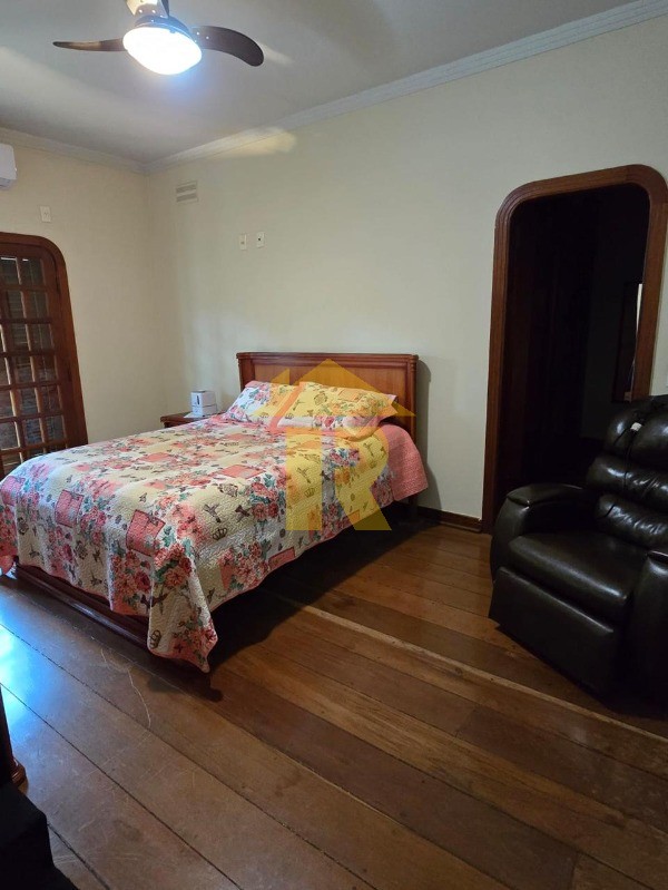 Casa com 4 quartos à venda, 772m² — foto 17 de 38