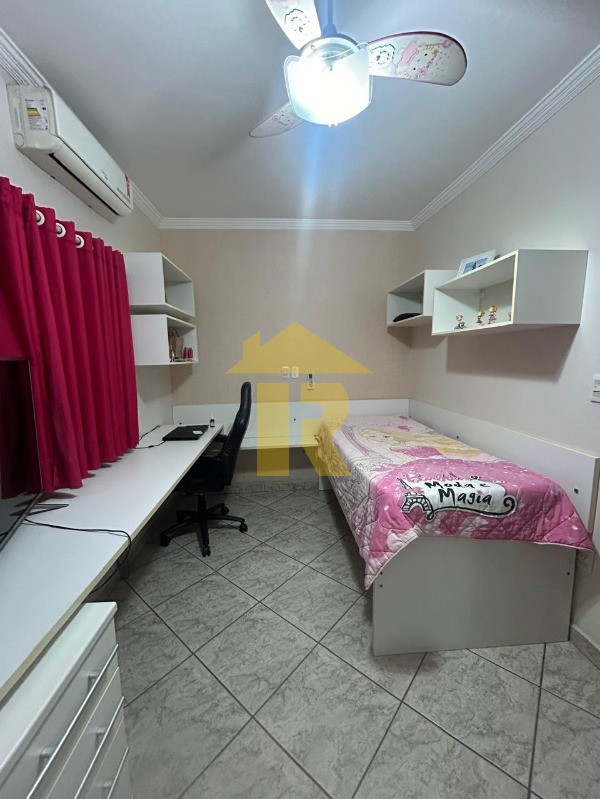 Casa com 3 quartos à venda, 269m² — foto 11 de 27