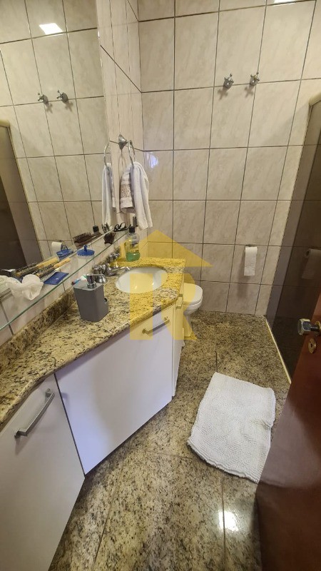 Casa de Condomínio com 3 quartos à venda, 245m² — foto 15 de 34