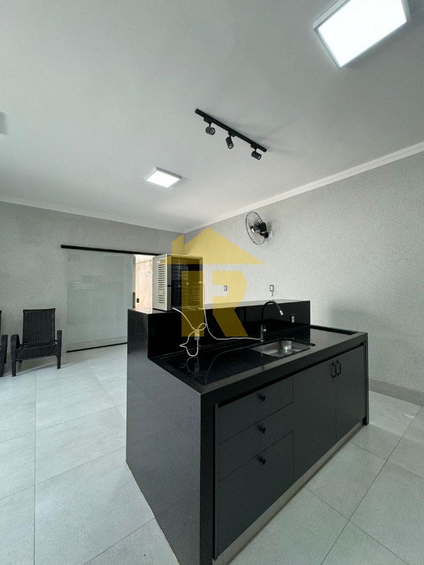 Casa com 3 quartos à venda, 180m² — foto 13 de 18