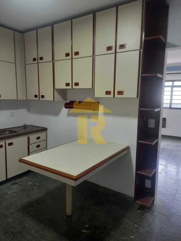 Casa com 4 quartos à venda, 240m² — foto 13 de 23
