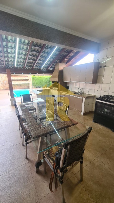 Casa de Condomínio com 3 quartos à venda, 245m² — foto 27 de 34