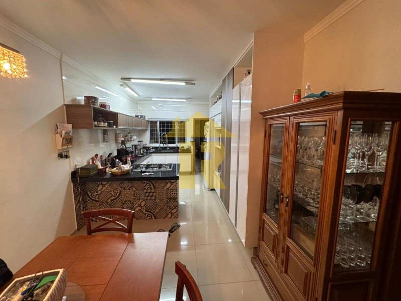 Casa com 3 quartos à venda, 280m² — foto 4 de 29