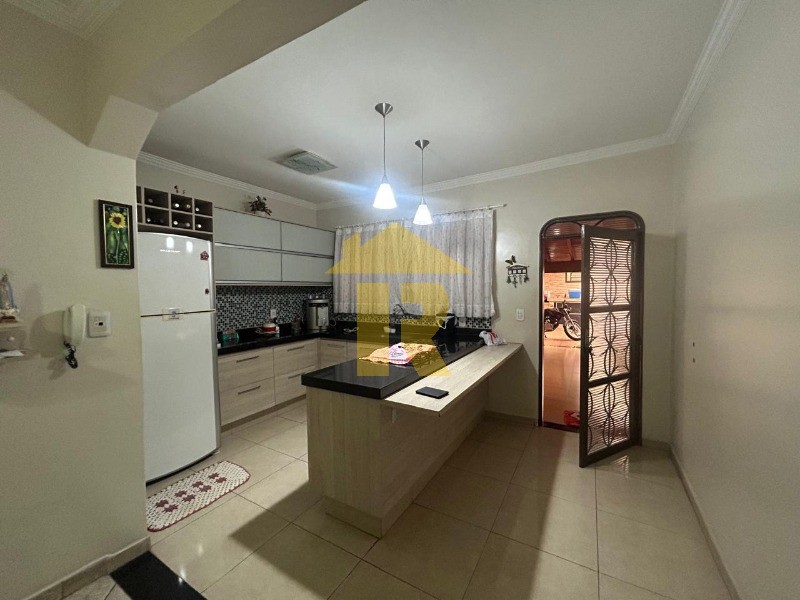 Casa com 3 quartos à venda, 269m² — foto 18 de 27