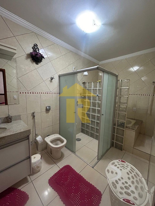 Casa com 3 quartos à venda, 269m² — foto 16 de 27