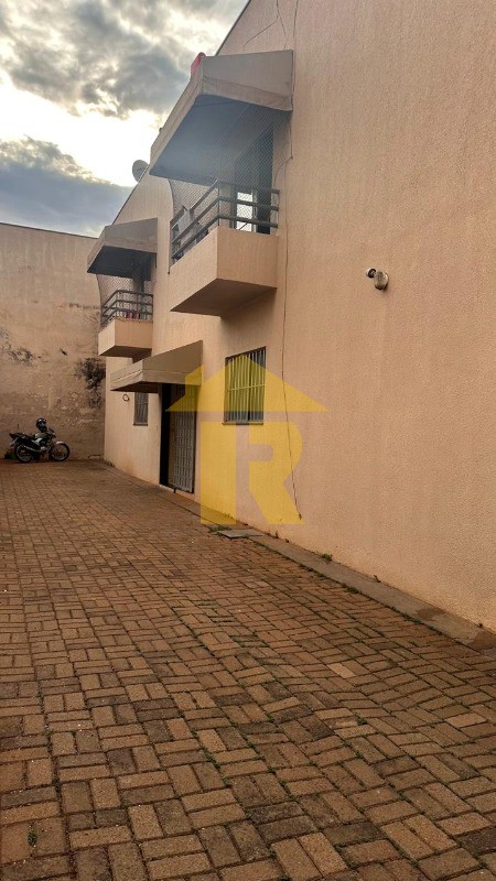 Apartamento com 2 quartos à venda, 68m² — foto 2 de 10