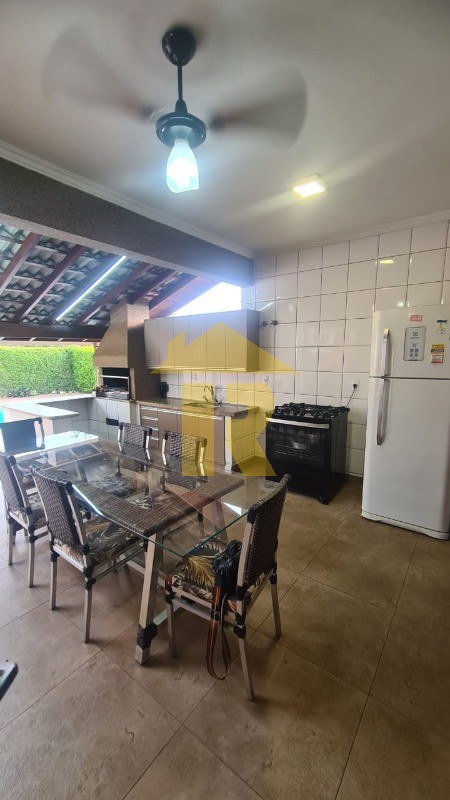 Casa de Condomínio com 3 quartos à venda, 245m² — foto 23 de 34