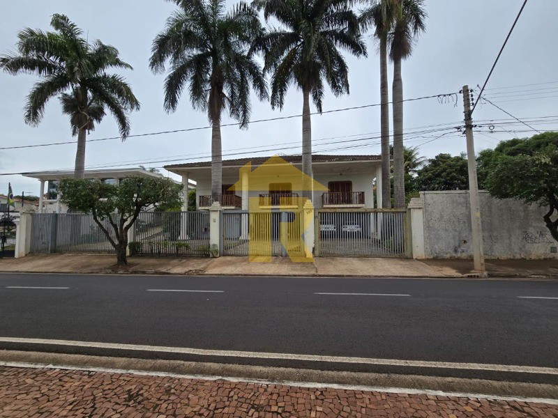 Casa com 4 quartos à venda, 772m² — foto 4 de 38